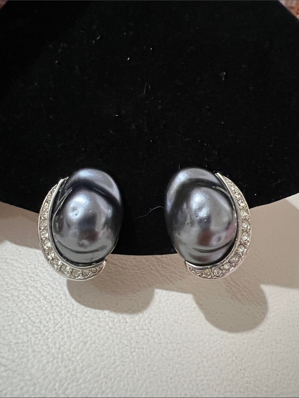 Vintage Kenneth J Lane Gray Pearl and Rhinestone Clip Earrings EEEUC